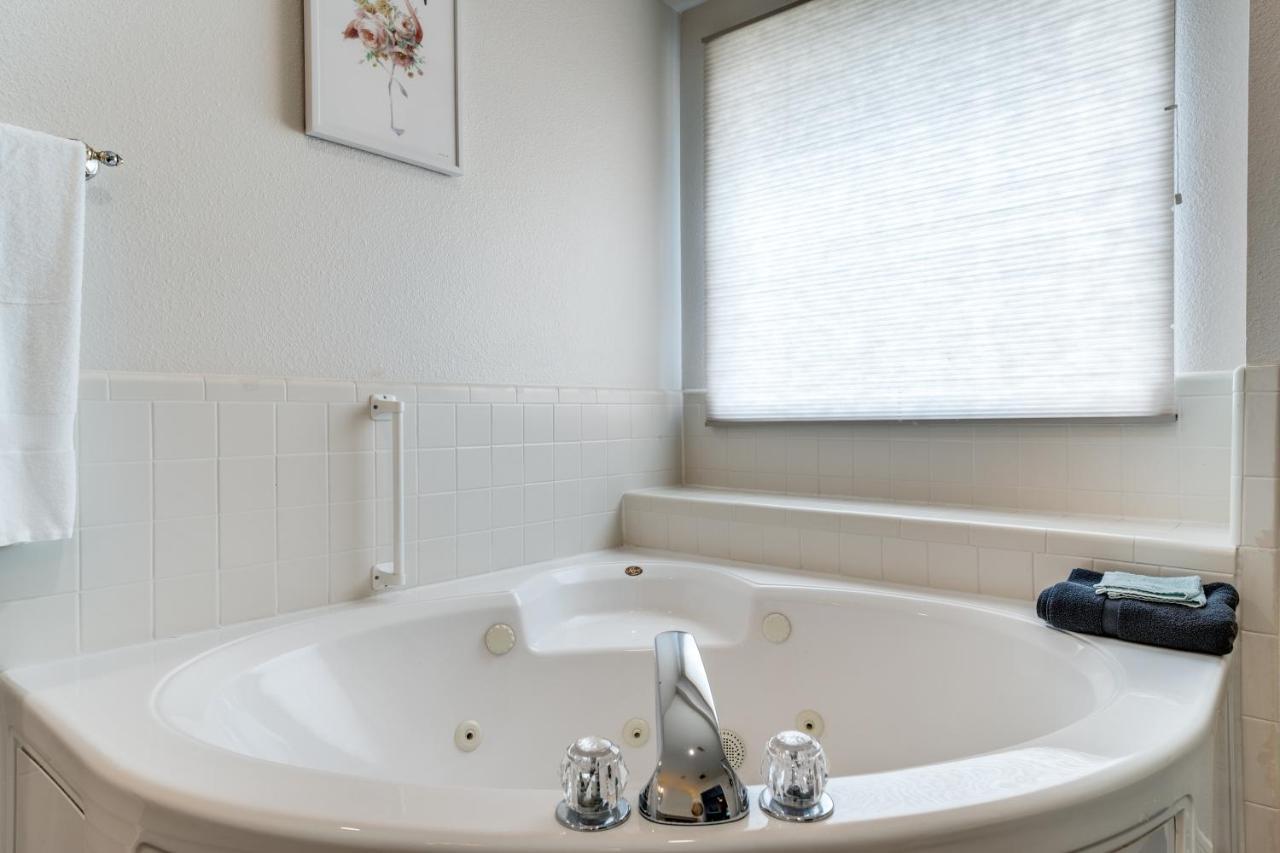 Spacious 5 Bdrm Home Mins To Wineries With Private Pool And Hot Tub! 존슨 시티 외부 사진