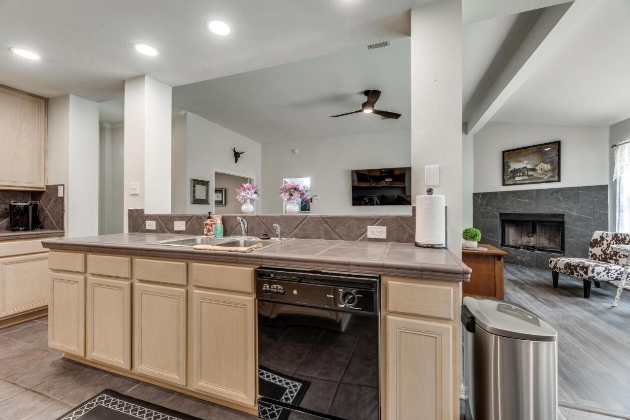 Spacious 5 Bdrm Home Mins To Wineries With Private Pool And Hot Tub! 존슨 시티 외부 사진