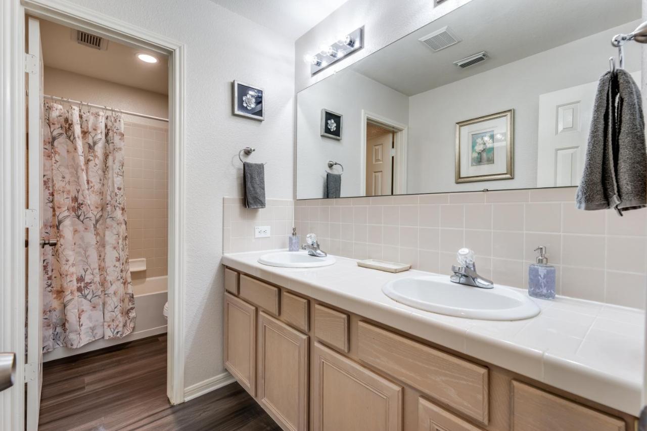 Spacious 5 Bdrm Home Mins To Wineries With Private Pool And Hot Tub! 존슨 시티 외부 사진