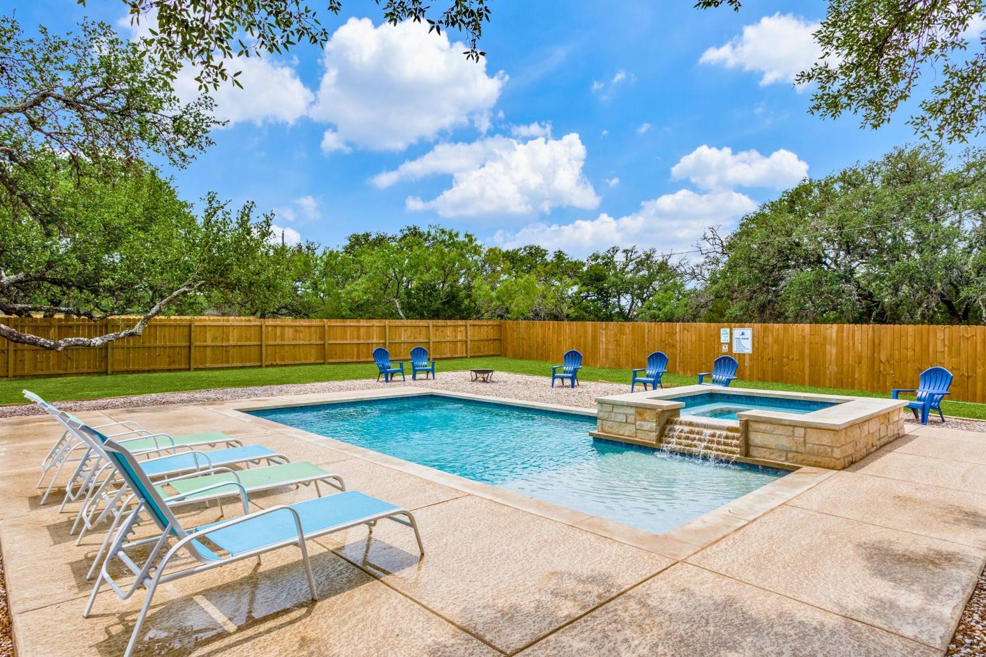 Spacious 5 Bdrm Home Mins To Wineries With Private Pool And Hot Tub! 존슨 시티 외부 사진