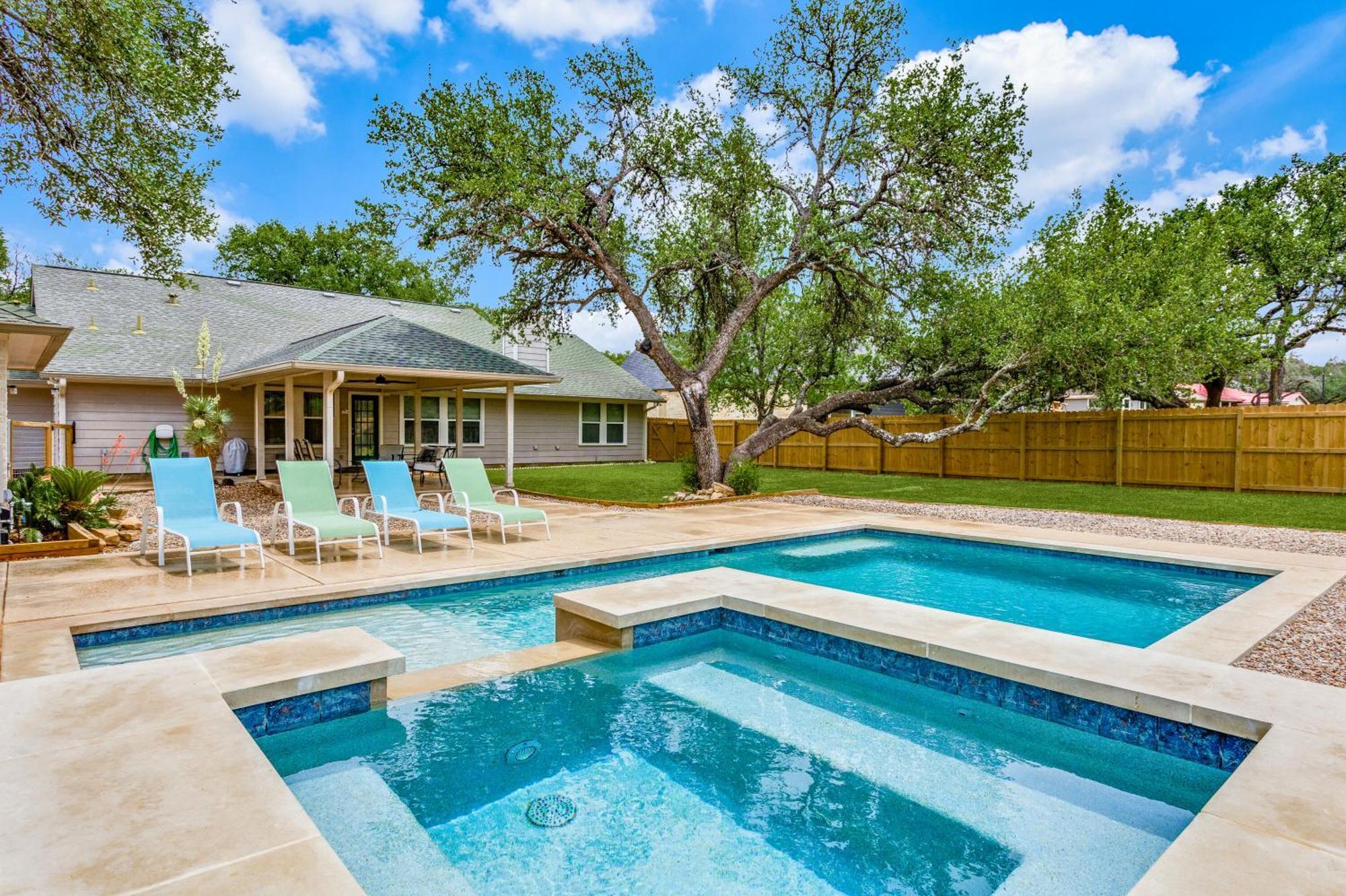 Spacious 5 Bdrm Home Mins To Wineries With Private Pool And Hot Tub! 존슨 시티 외부 사진